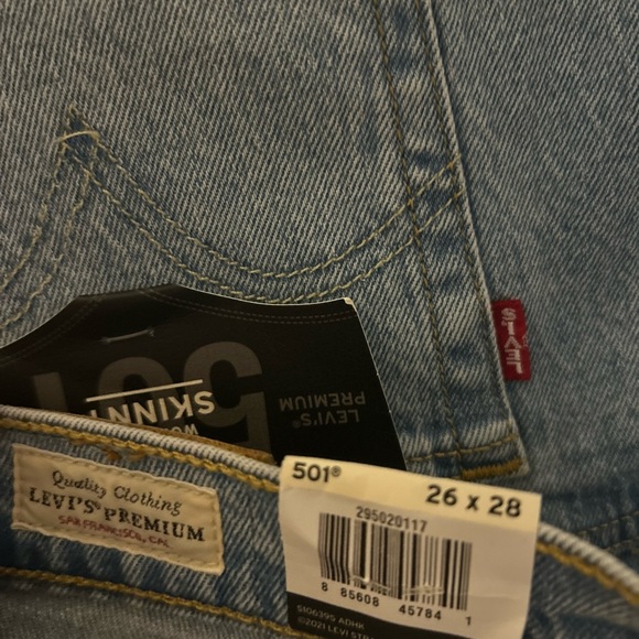 Levi's Women's Light Blue Straight Leg Jeans - Picture 8 of 14